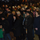 Lobog már a remény gyertyája is