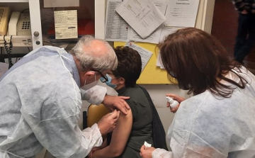 Ma megkezdődött és holnapra befejeződik az oltás a félegyházi idősotthonokban