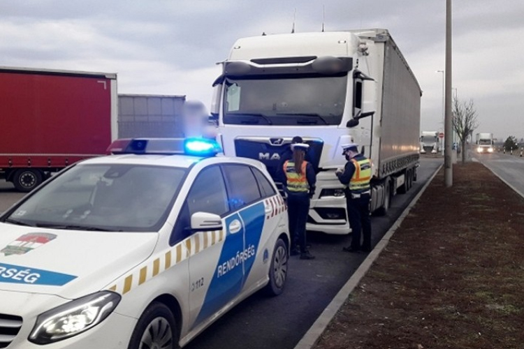 Háromnapos közúti akcióban ellenőrzik a teherautókat és buszokat