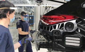 Leállt a termelés és oltópontokat alakítottak ki a kecskeméti Mercedes-gyárban