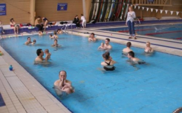 Jövő héten már moziba, edzeni és szállodába is mehetnek az oltottak