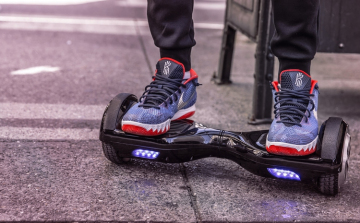 A rollerek részben igen, a hoverboardok egyáltalán nem feleltek meg a termékbiztonsági előírásoknak