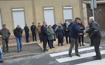 Hivatalosan is átadták a megújult Deák Ferenc utcát