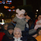 Lobog a hitet jelképező láng városunk adventi koszorúján