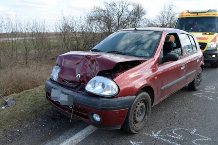 Figyelmen kívül hagyta az előzni tilos táblát