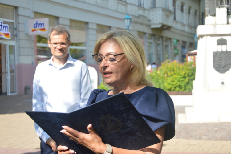 Bennünk él a haza