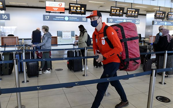 Varga Csaba elindult a Mount Everest meghódítására