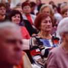 Verssel és zenés műsorral köszöntötték az időseket