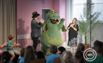 Tíznapos országjárásra indult az első születésnapját ünneplő Csukás Meserádió