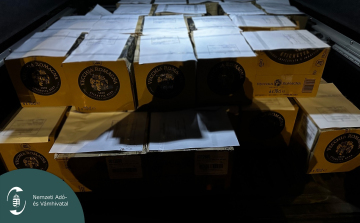 Több száz üveg brandyt csempészett a román sofőr