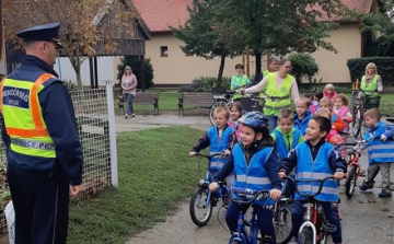 Heteken belül a tízéves gyerekeknek is közlekedési alapvizsgát kell tenniük