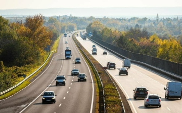 Lassabb haladásra kell számítani az autópályákon a megnövekedett tranzitforgalom miatt