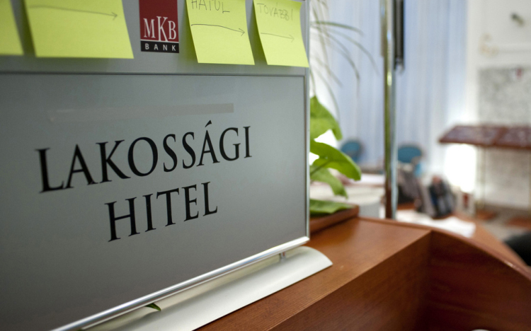 Hat hónappal meghosszabbítja a kormány a hitelmoratóriumot