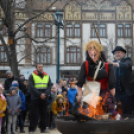 Parádés farsangi felvonulással és boszorkányégetéssel űzték el a telet Félegyházán