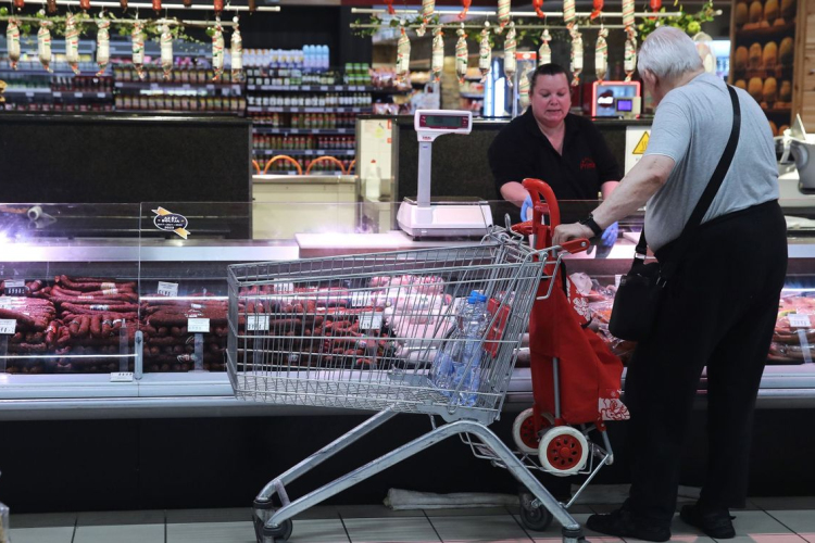 Életbe lépett az árrésstop – ennél a harminc élelmiszernél várható árcsökkenés