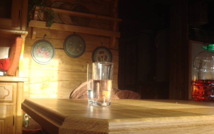 Reggel besüt a nap az ablakon, délután jönnek a felhők