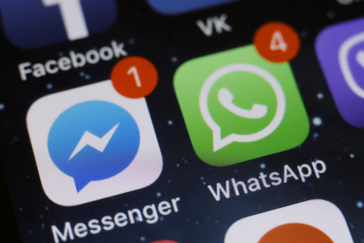 Pár hónap, és nem lesz több ingyenes messengerezés mobilnettel