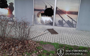Horgászboltba tört be a zsályakereskedő