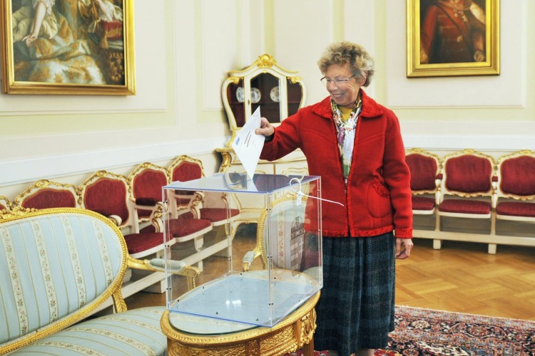 Április 8-án lesznek a választások