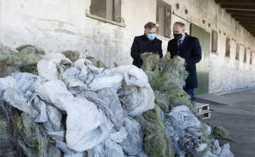 Mezőgazdasági fóliahulladék gyűjtésére száz gyűjtőkonténert helyeznek ki az országban