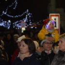 Lobog már a remény gyertyája is