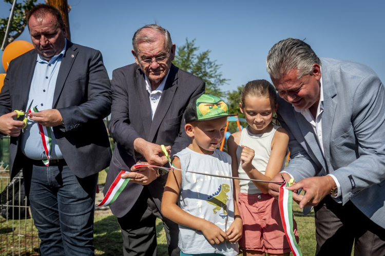 Felújított játszóteret adtak át Petőfiszálláson