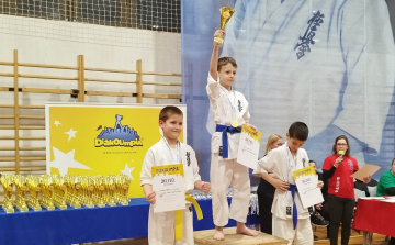 Aranyérem a Karate Diákolimpia Országos Döntőn