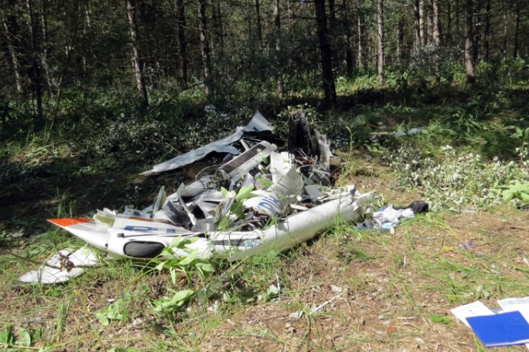 Lezuhant egy motoros vitorlázó repülőgép 