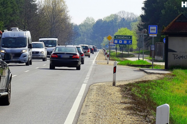 Brutális őzbaleset, a vad az utastérbe csapódott Lakiteleknél