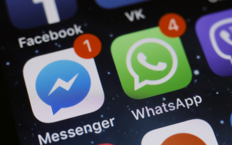 Pár hónap, és nem lesz több ingyenes messengerezés mobilnettel