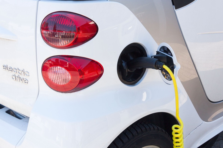 A Norvégiában eladott autóknak már a fele elektromos vagy hibrid