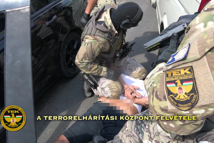 Emberkereskedelem és kényszermunka miatt vett őrizetbe három embert a rendőrség