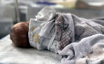 A kecskeméti kórház felé menet, az autóban született meg a kisbaba