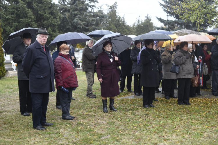 Elhunyt bajtársak emlékét őrzi a felavatott kopjafa