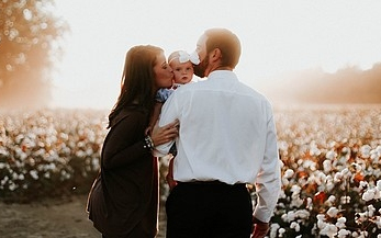 Az anya nő, az apa férfi