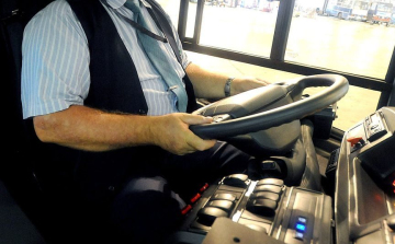 Több mint ezer autóbusz-vezetőt tüntetett ki a Volánbusz