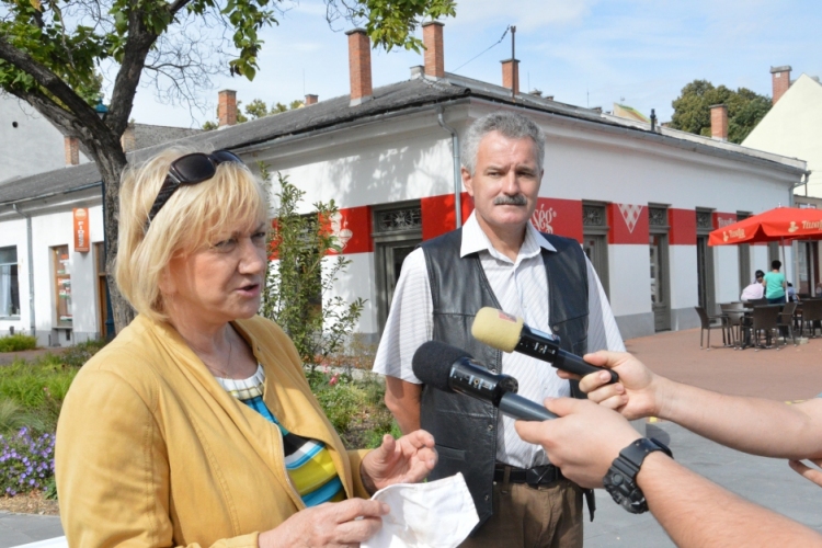 Aláírást gyűjt az LMP az alapvető élelmiszer árak áfájának csökkentésére