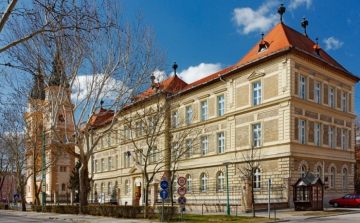 A Móra Gimnázium idén is várja a hatévfolyamos képzésre a diákokat
