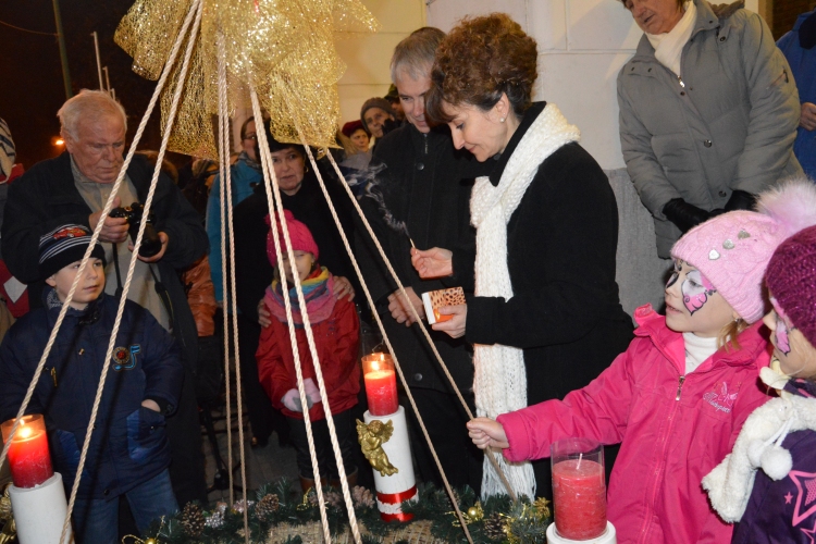 Szívünkben is fellobbant a második adventi gyertya