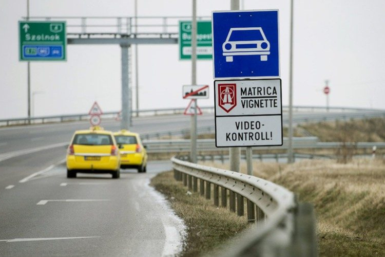 Meg lehet már venni a 2019-es éves e-matricákat