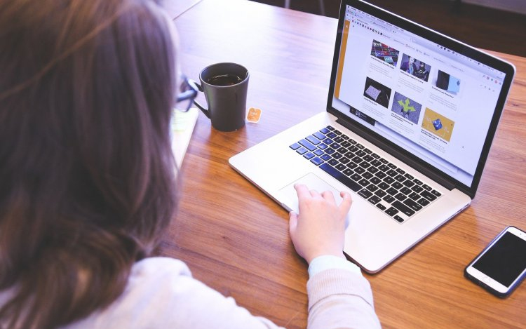 Új információs és online ügyintéző portálja van a NAV-nak
