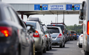 Kilométeres sorok a horvát határnál