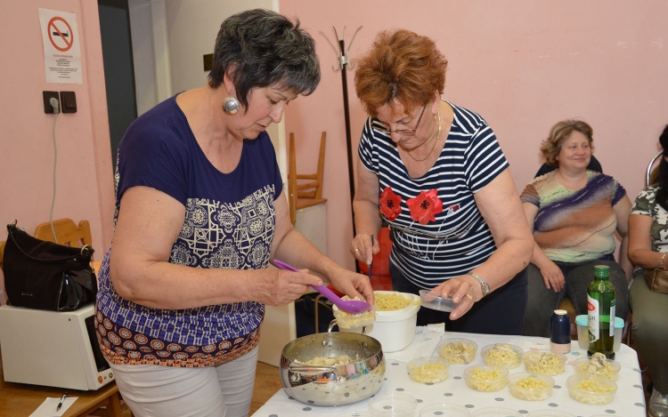 Könnyű főételek és egészséges desszertek