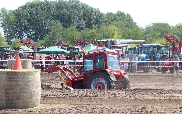 II. Tiszaalpári Traktoros Nap