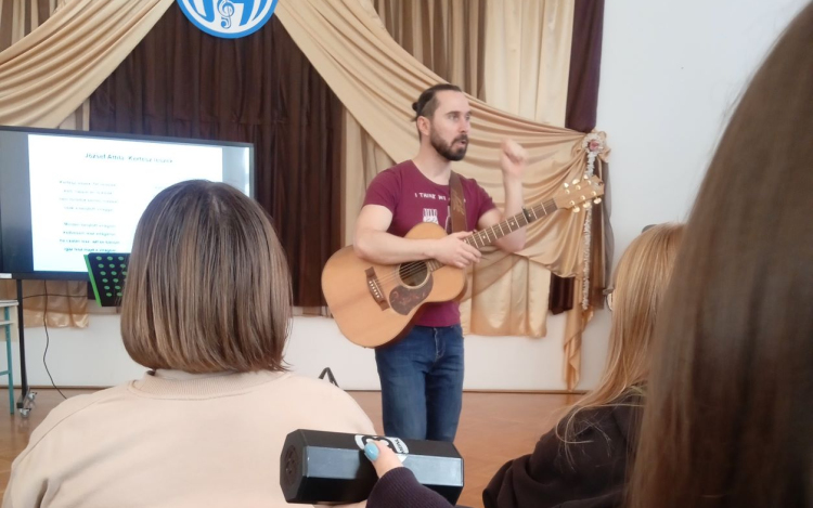 Versek a zene tükrében