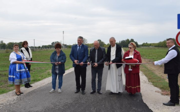 Új aszfaltozott utcát adtak át Petőfiszálláson