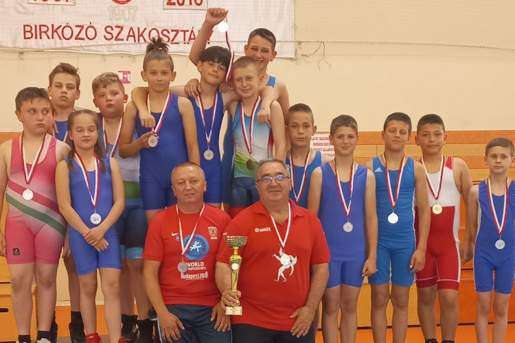 Országos egyéni és csapatbajnoki érmeket nyertek a félegyházi birkózók