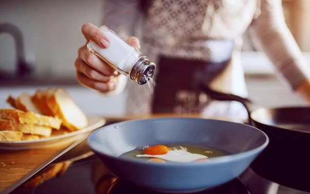 Éveket vehet el az életünkből a túl sok só