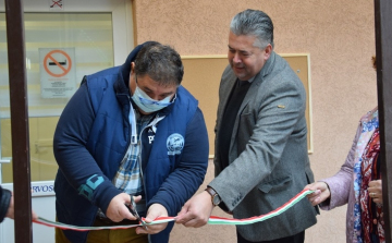 Ünnepélyesen átadták a felújított orvosi rendelőt Petőfiszálláson