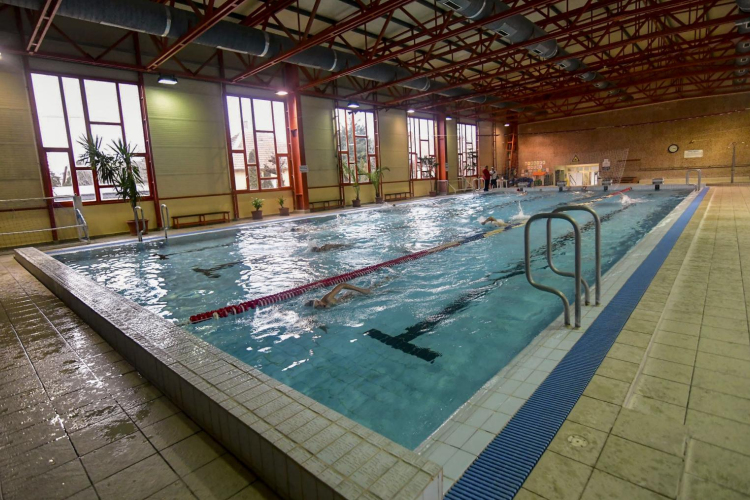 Megnyílt az uszoda a félegyházi egyesületek sportolói előtt